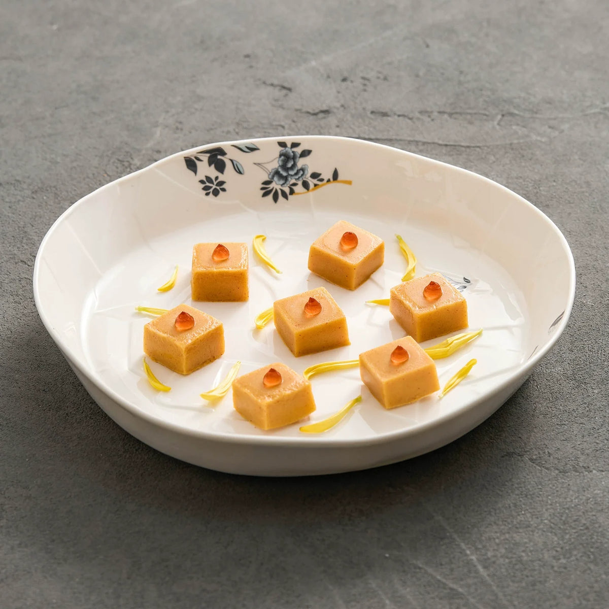 GOSEUNG Cracked Texture Rim Soup Plate — Contemporary Elegance in Every Curve-3